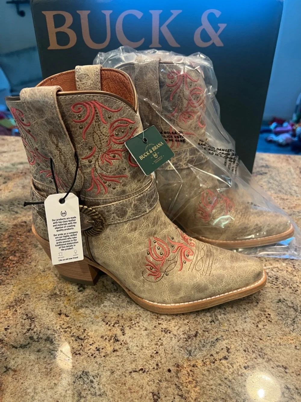 Buck & Brana Madison Size 7.5 NIB - Picture 2 of 7